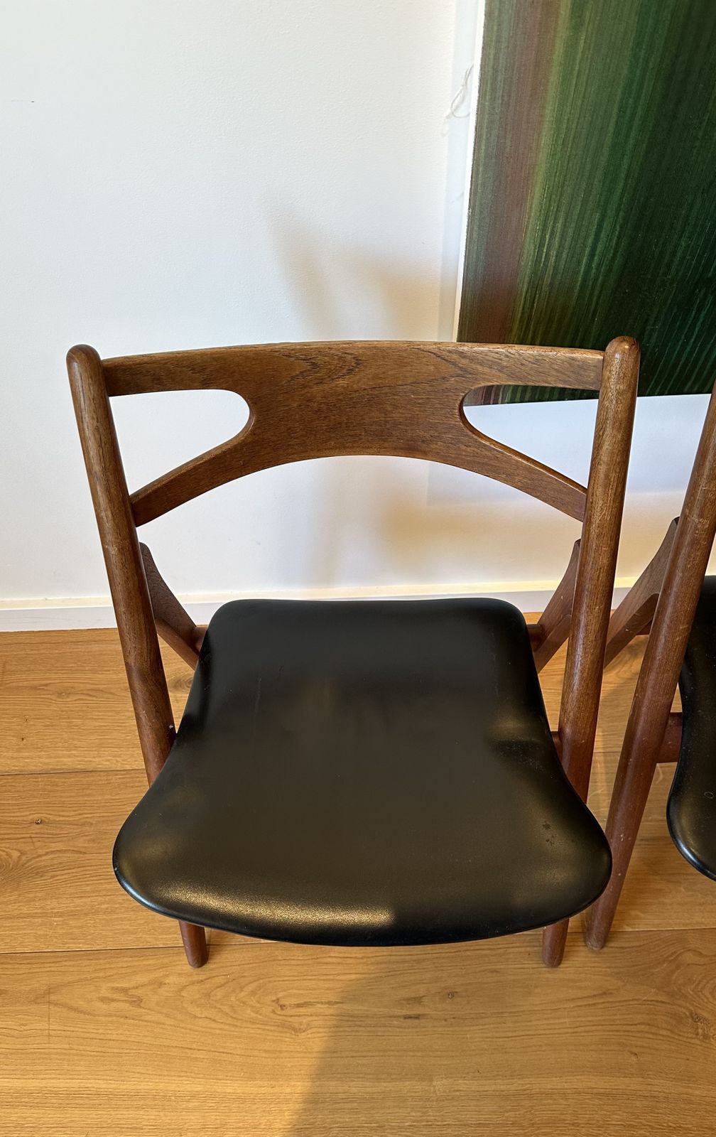 Set Of 4 + 2 Hans Wagner Sawbuck Chair In Teak And Black Leather photo vinterior