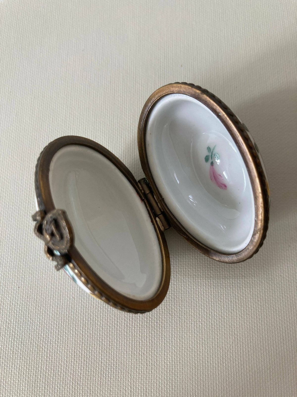 Limoges France Peint Main Porcelain Mini Trinket Jewelry Box Egg Shape Hand Painted Flowers And Leaves photo Home Decor