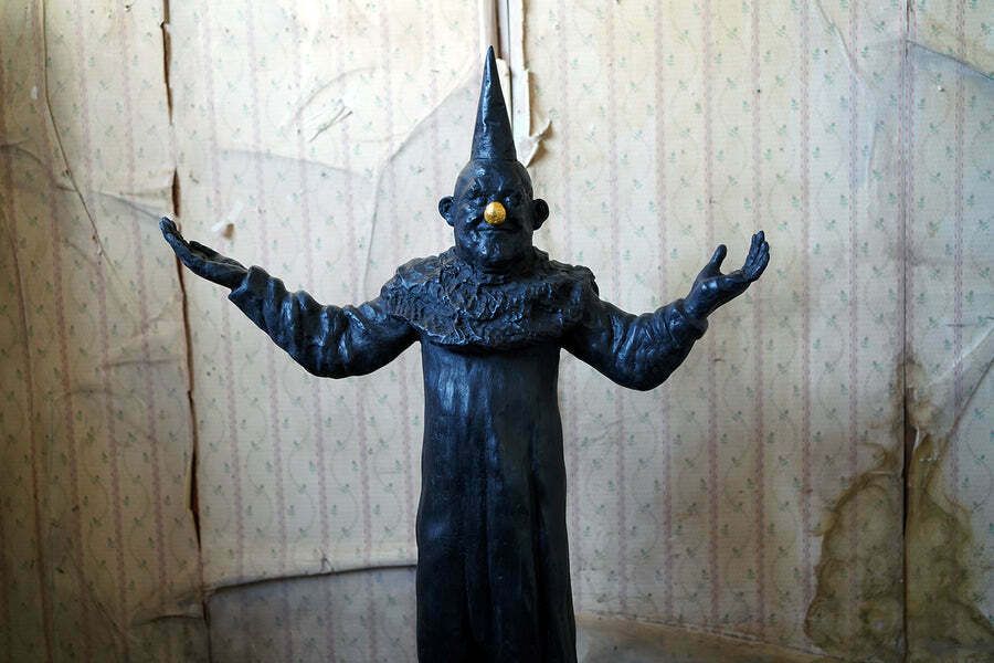 Beth Carter; Standing Clown; Black Resin; Edition 3/15