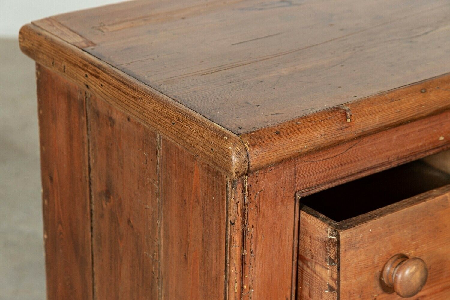 3853.0 19thc English Pine Dresser Base photo