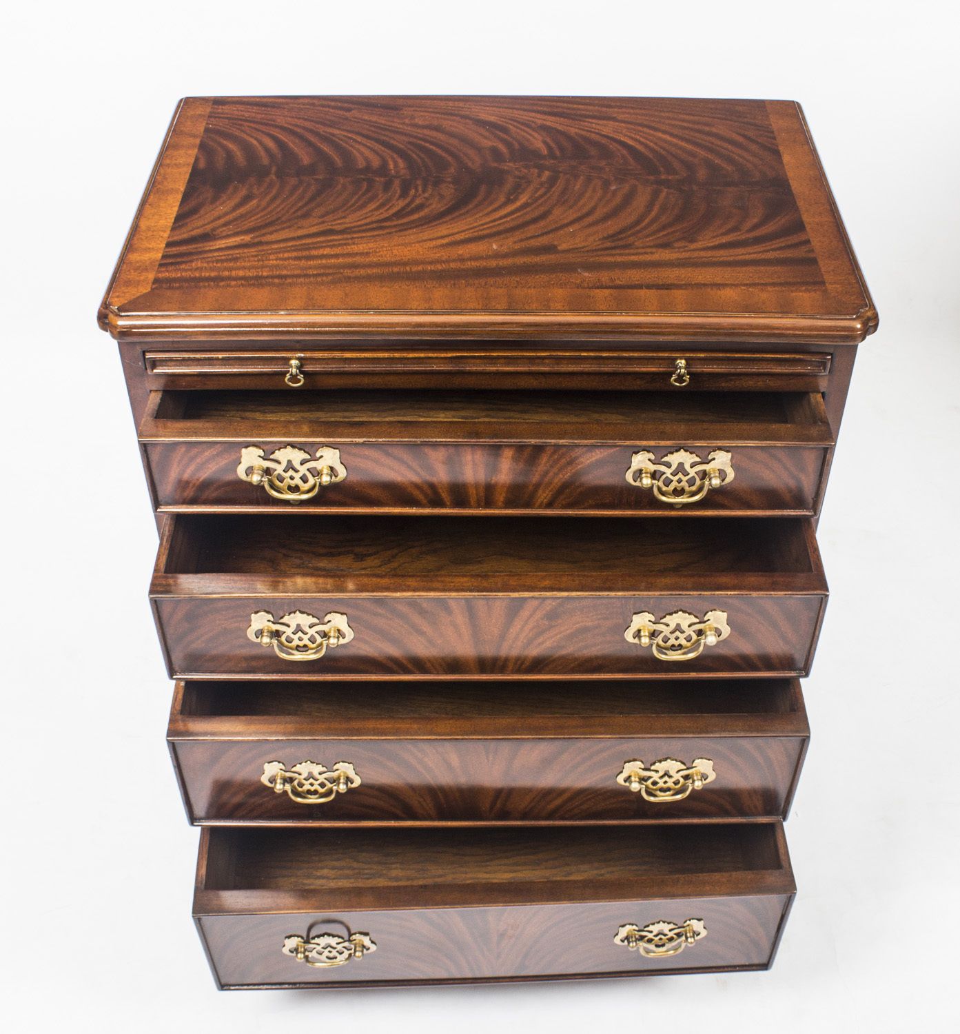 photo vintage Vintage Pair Of Flame Mahogany Bedside Cabinets With Slides 20th C