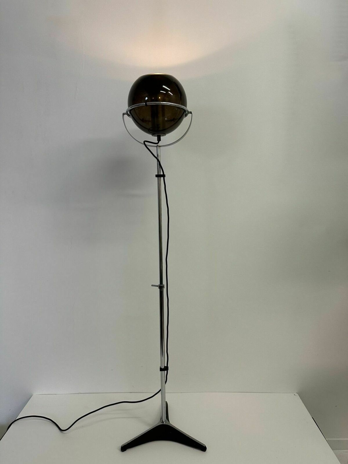 Raak Globe Vloerlamp Van Frank Ligtelijn, Jaren 1960 photo vintage