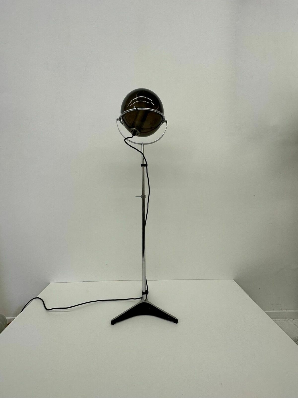 photo vinterior Raak Globe Vloerlamp Van Frank Ligtelijn, Jaren 1960