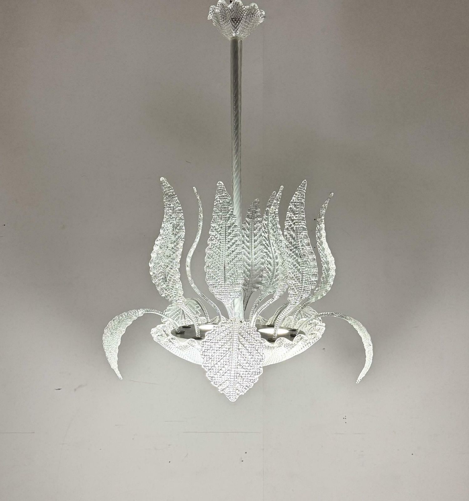 photo vinterior 1950's Barovier & Toso Murano Glass And Brass Chandelier