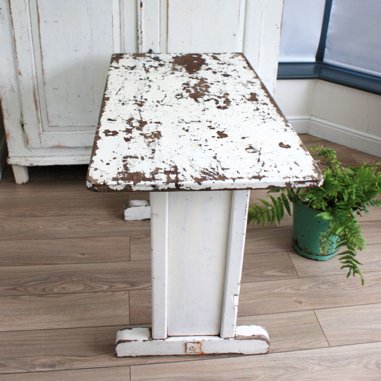 photo furniture White French Vintage Solid Wood Table