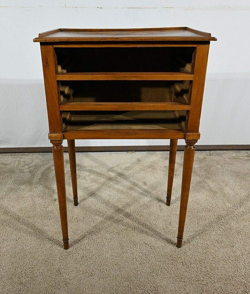 photo vintage Small Living Room Table In Cherry And Walnut, Louis XVI Period – Late 18th Century