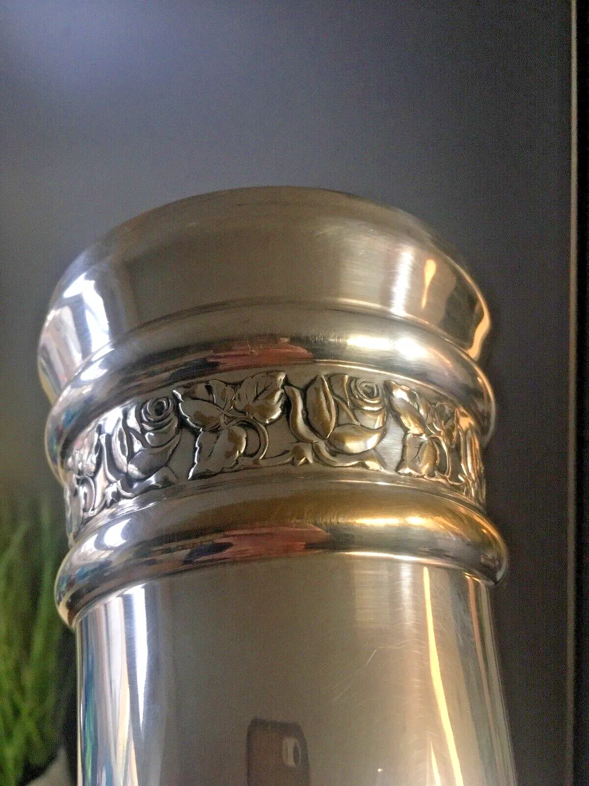 photo vintage Antique Art Deco French Repousse Rose Stepped Silver Plated Cocktail Shaker Bar