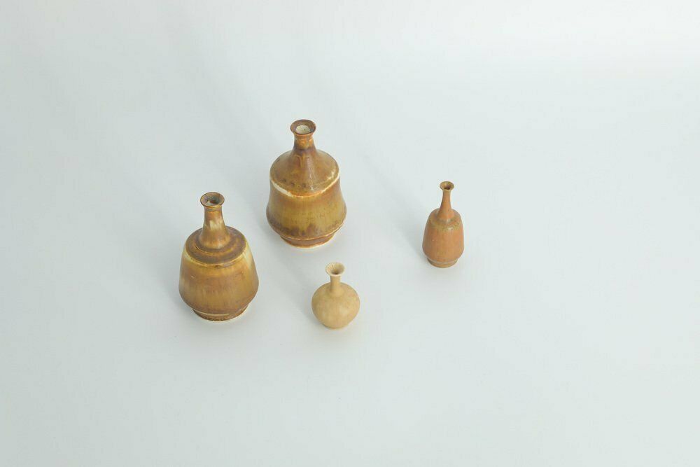 photo for sale Kleine Mid Century Scandinavisch Moderne Verzamelbare Bruine Steengoed Vaasjes Van Gunnar Borg Voor Höganäs Ceramics, Jaren 1960, Set Van 4