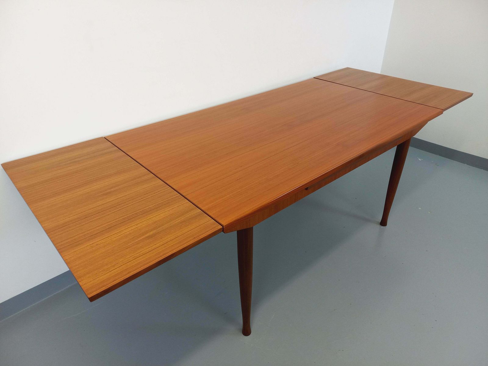 Scandinavian Rectangular Table With Round Teak Legs photo 1419.0