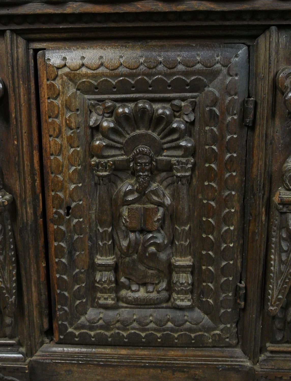 Early 17th Century Figural Carved Oak Livery Cupboard C. 1620 photo vinterior