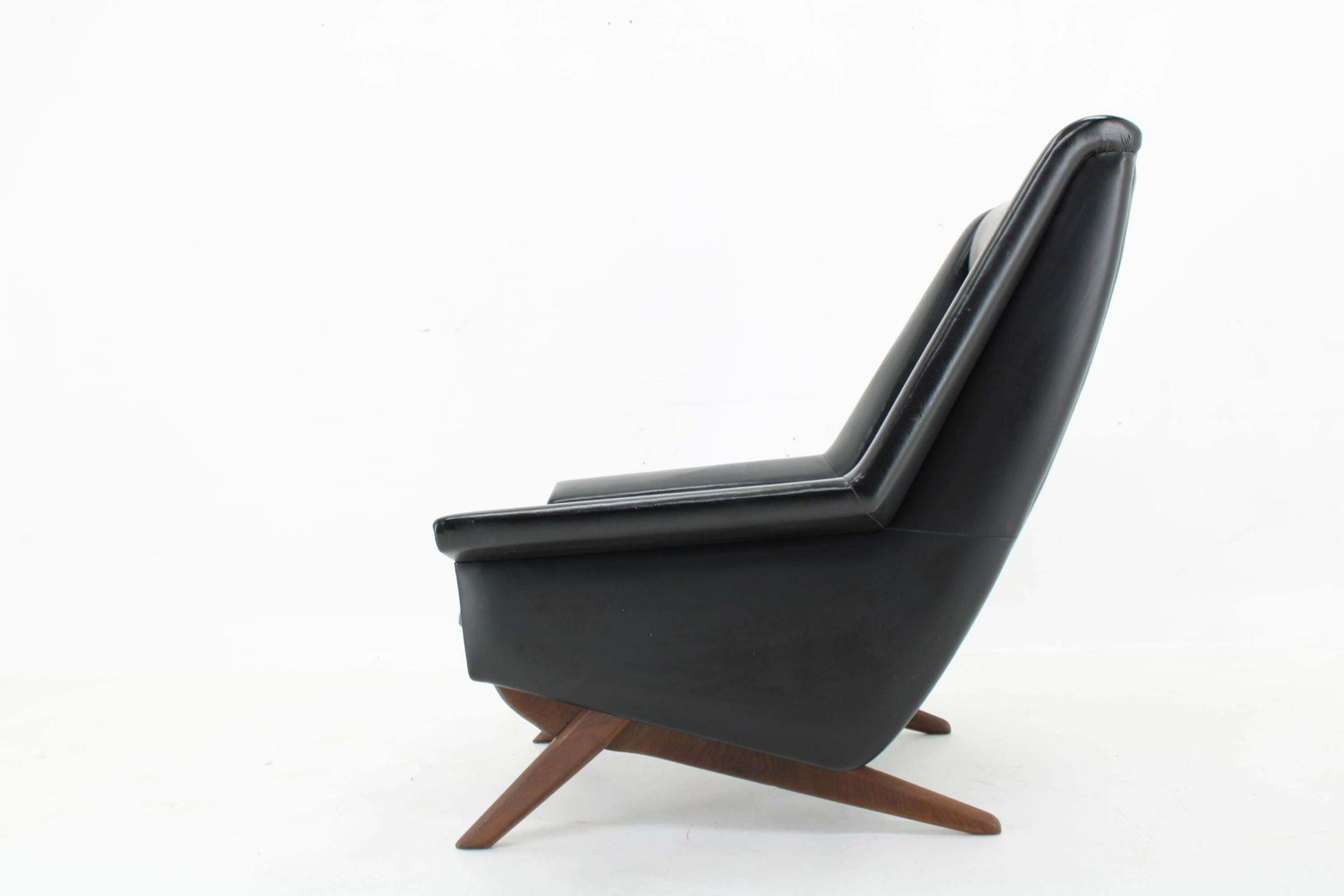 1970s Folke Ohlsson Armchair 4410 In Leatherette, Denmark photo vinterior