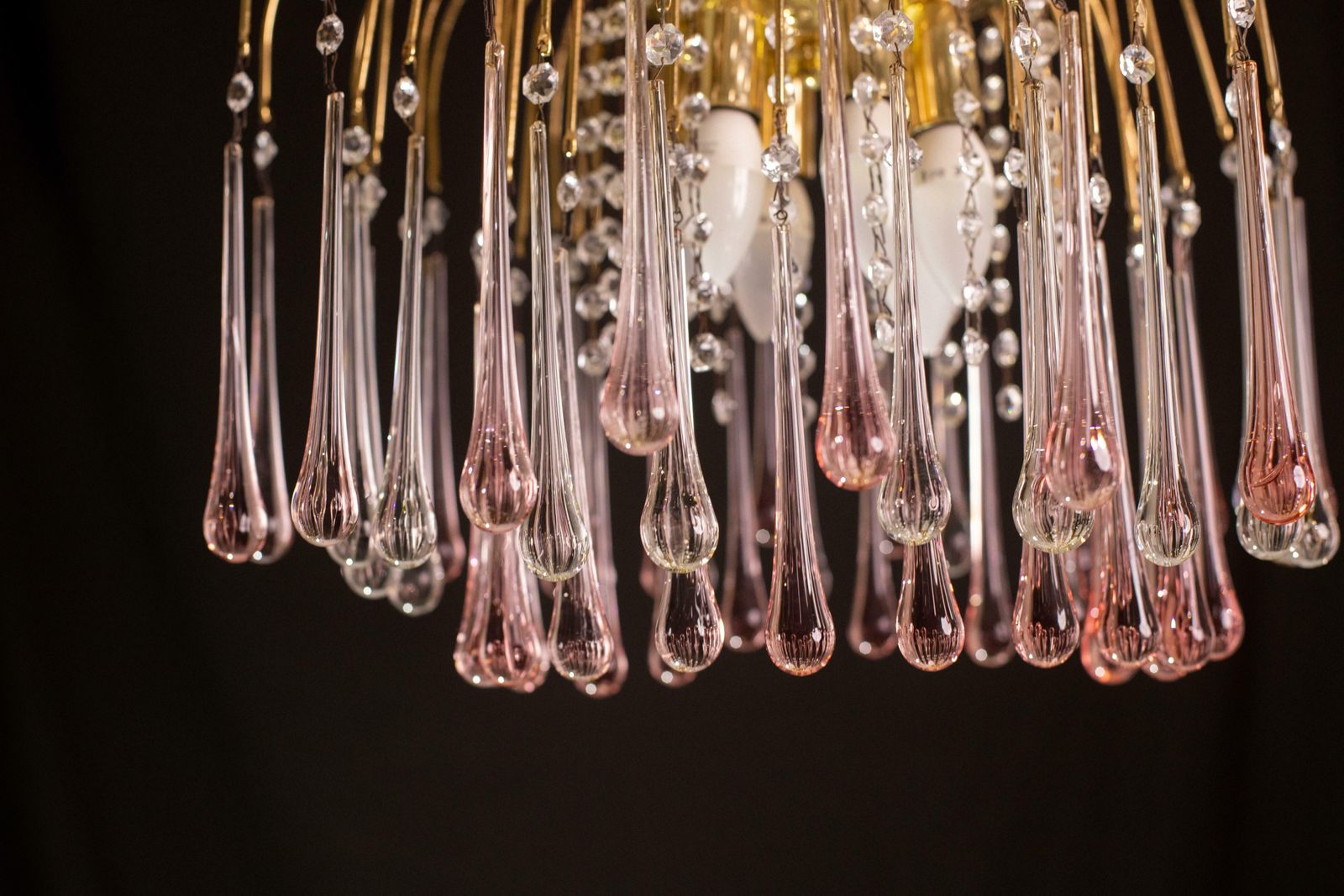 photo vinterior Lady Barbara, Murano Chandelier Pink And White Drops, Venini Style, 1970s