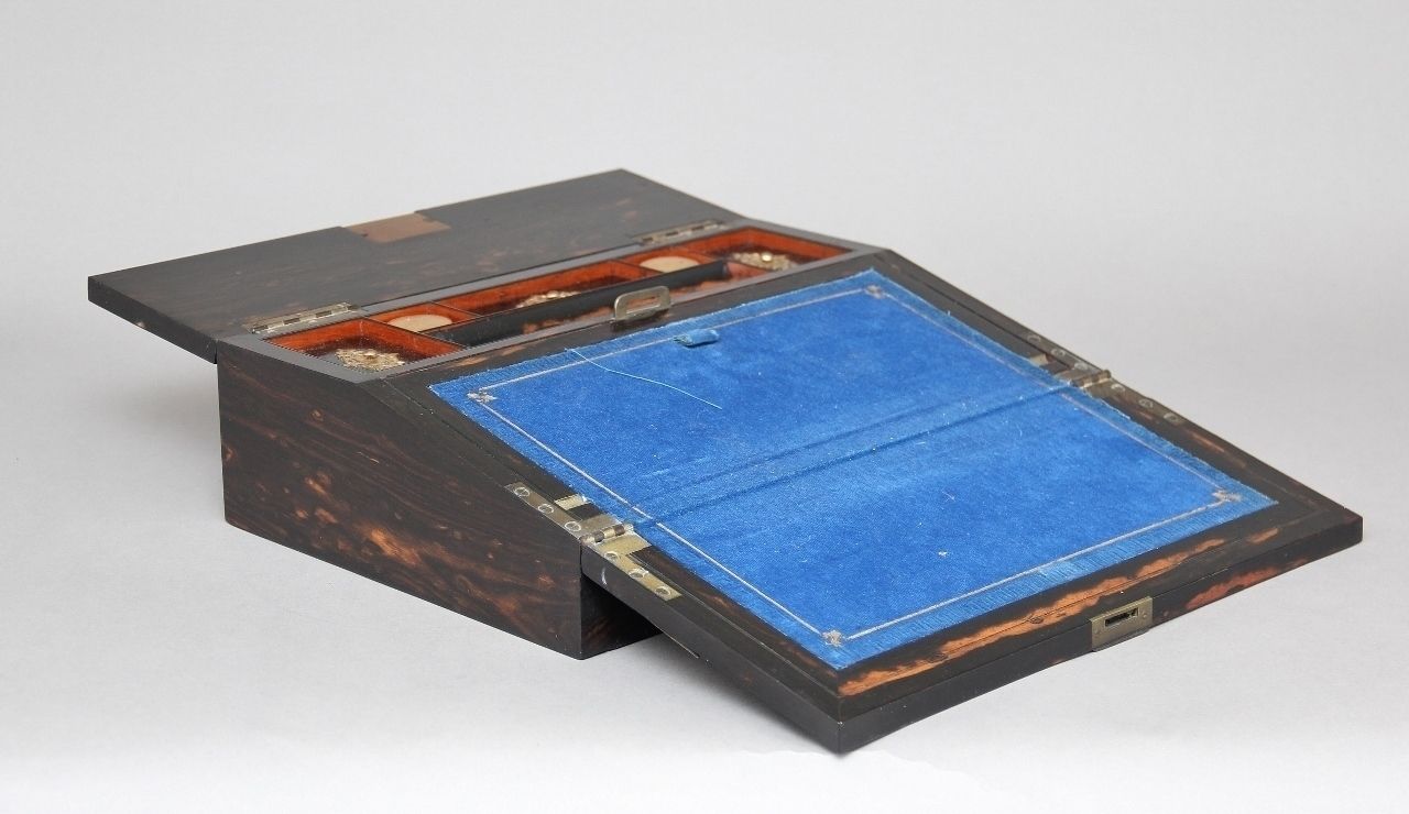 19th Century Coromandel Writing Slope photo vinterior