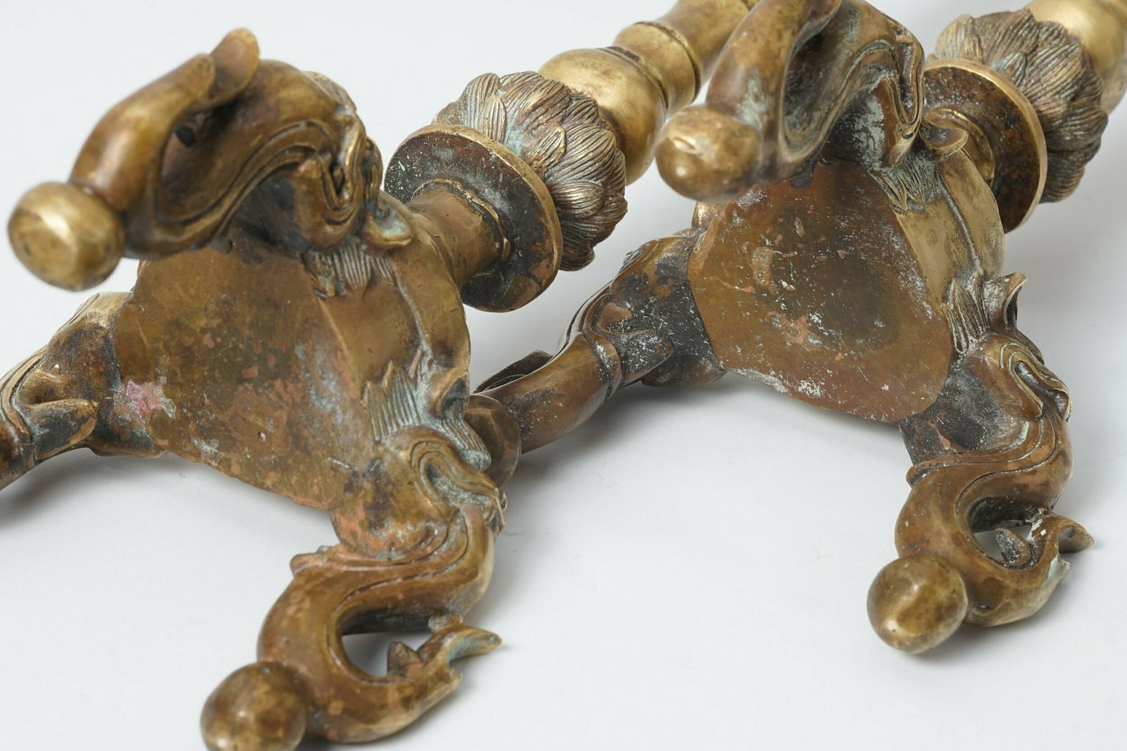 photo vinterior Pair Of Brass Candle Holders With Lotus Leaf And Frog