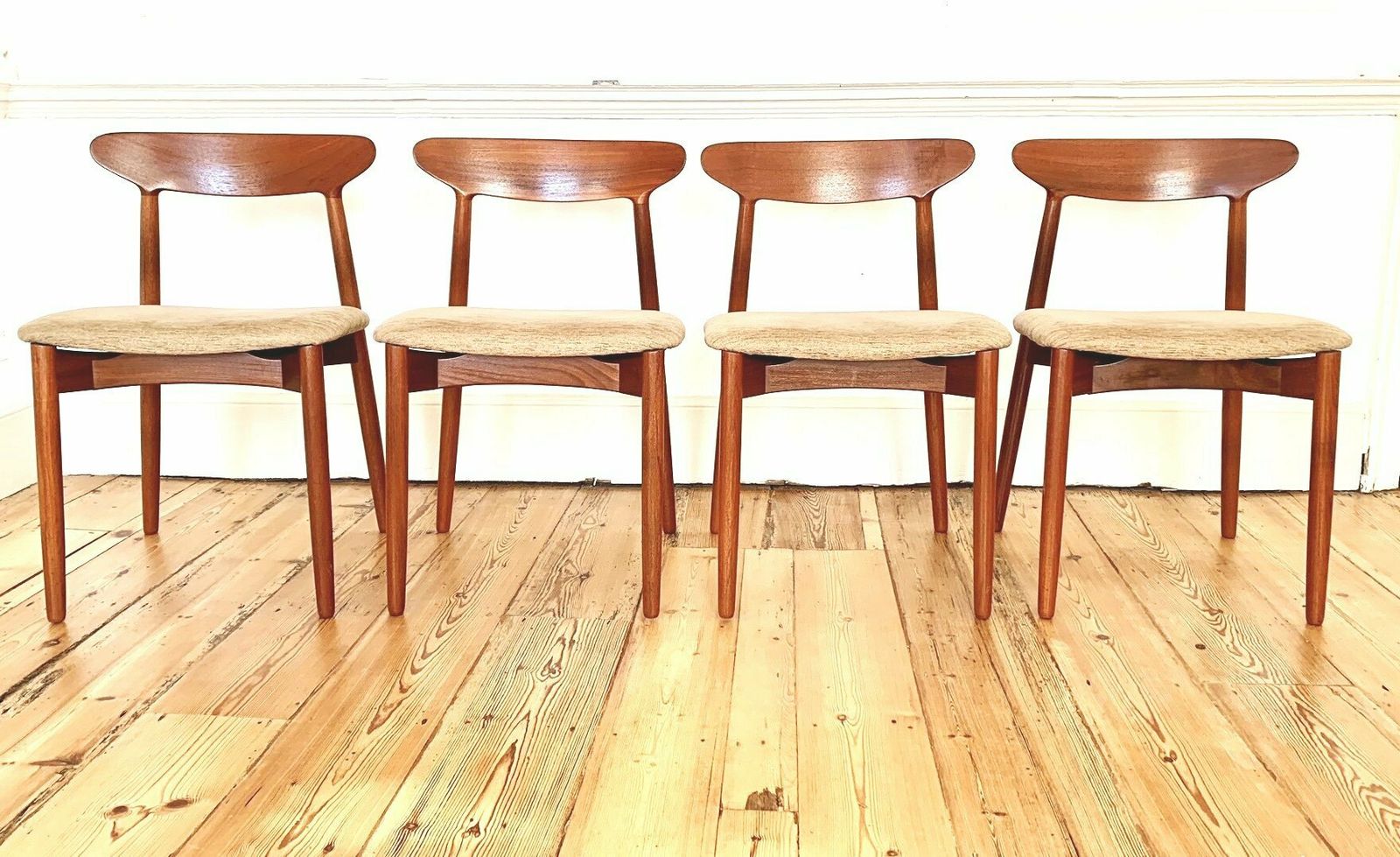 Excellent Set Of Six Harry østergaard Teak Model 59 Dining Chairs With 2 Carvers photo vintage