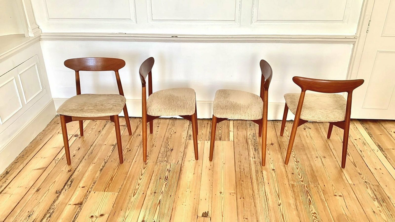 photo furniture Excellent Set Of Six Harry østergaard Teak Model 59 Dining Chairs With 2 Carvers