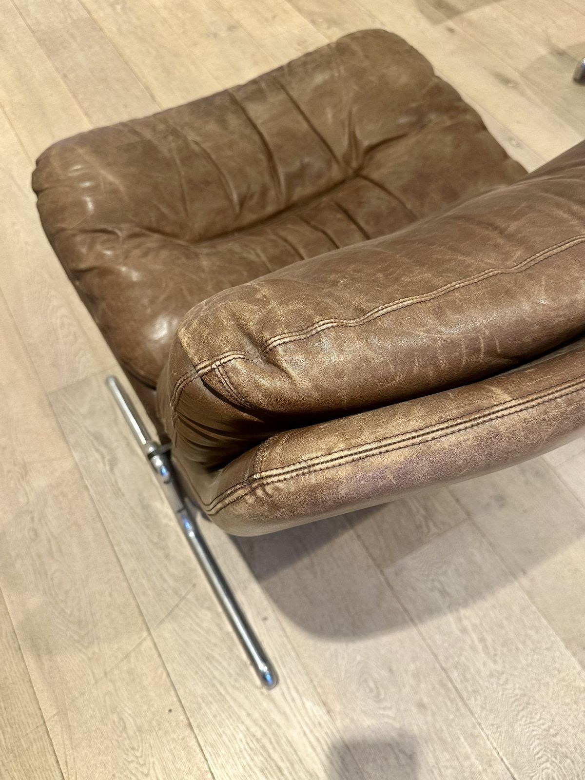 photo furniture Vintage Armchair In Brown Leather, Vitelli And Ammannati For Brunati 70/80