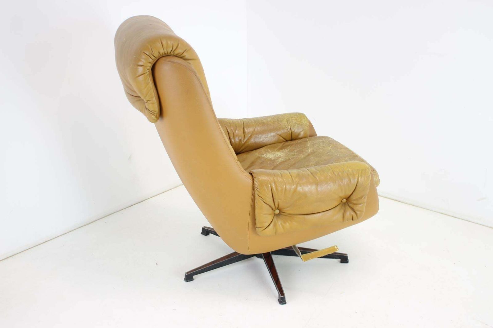 Midcentury Swivel Leather Armchair, Peem, Finland, 1970s photo 972.0