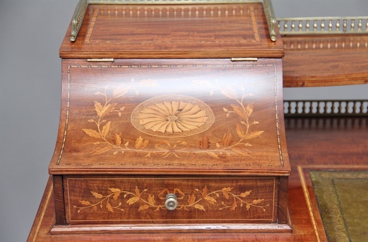 2950.0 19th Century Inlaid Mahogany Desk photo