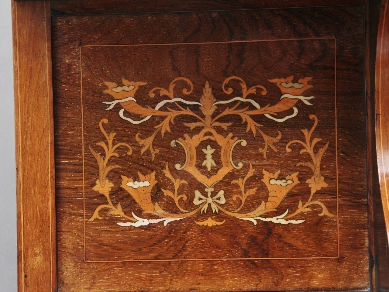 photo vinterior 19th Century Rosewood And Inlaid Cabinet