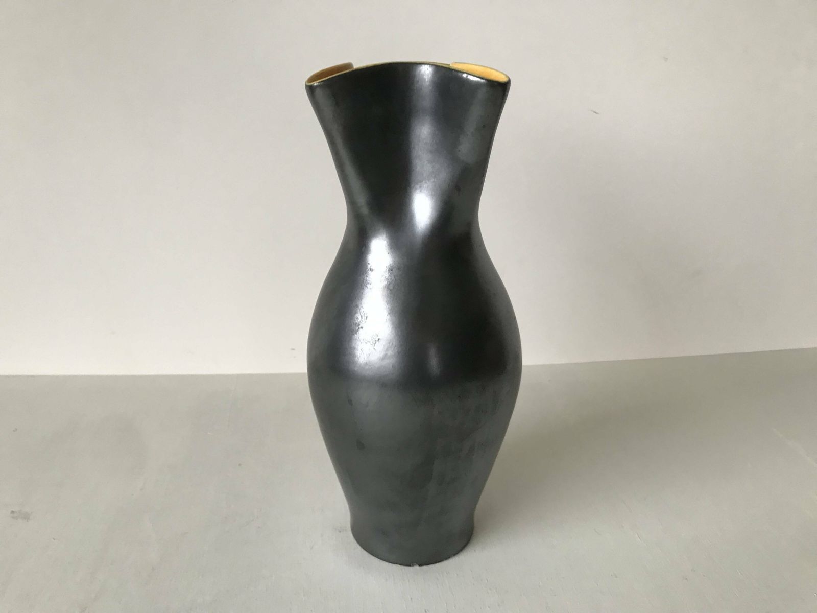 Ceramic Vase From The Cab Factory (Bordeaux Art Ceramics). photo Home Decor