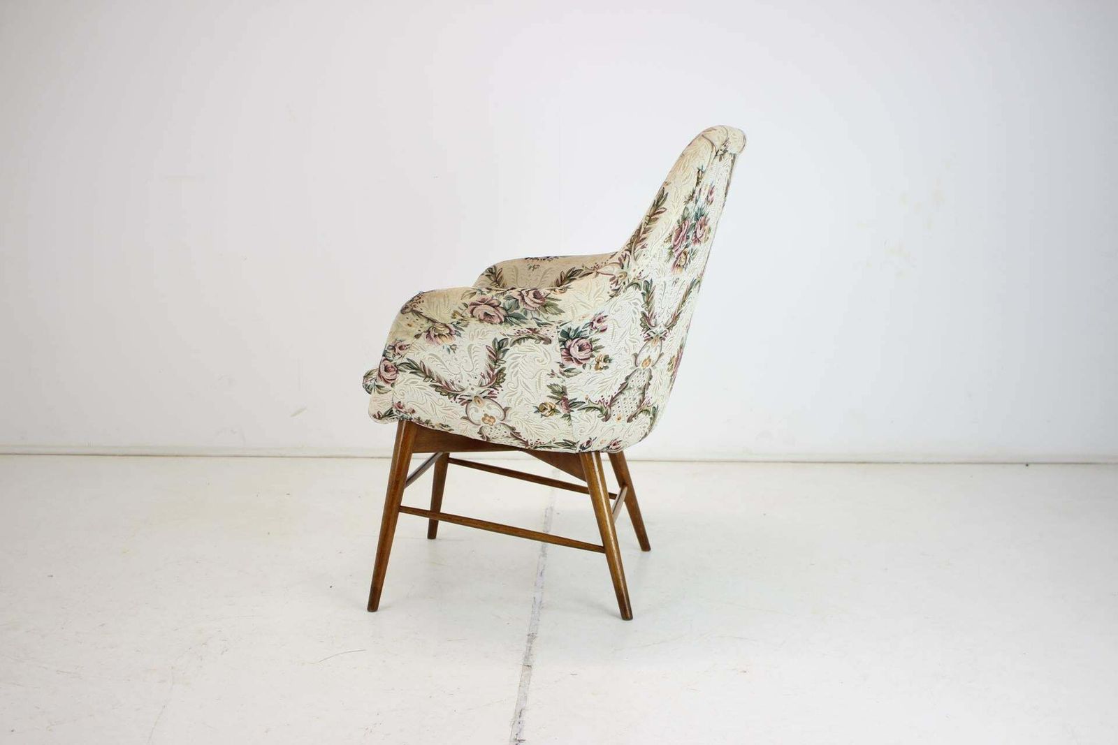 1960s Miroslav Navratil Shell Lounge Chair, Czechoslovakia photo vinterior
