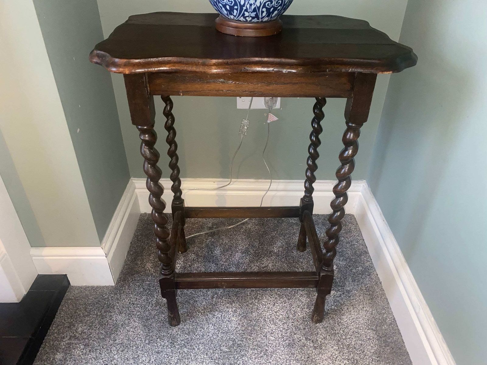 Antique Table With Barley Twist Legs And A Scalloped Edge. Victorian Oak Occasional Table photo vintage