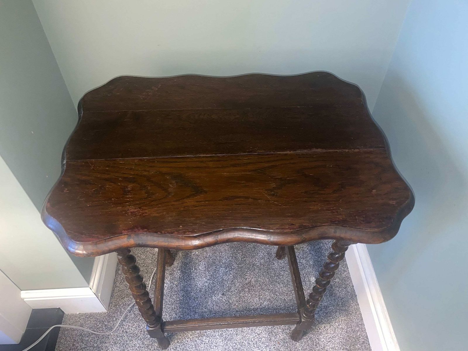 photo furniture Antique Table With Barley Twist Legs And A Scalloped Edge. Victorian Oak Occasional Table