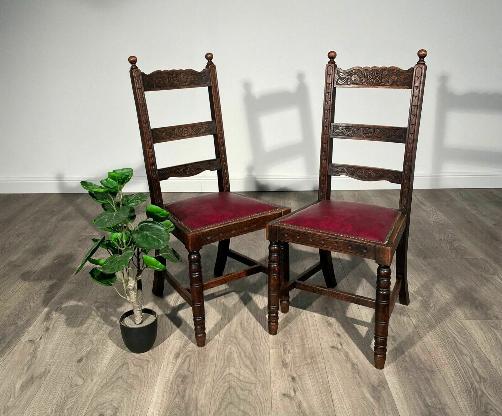 20th Century Pair Of Carved Bedroom Chairs / Hall Chairs In Oak