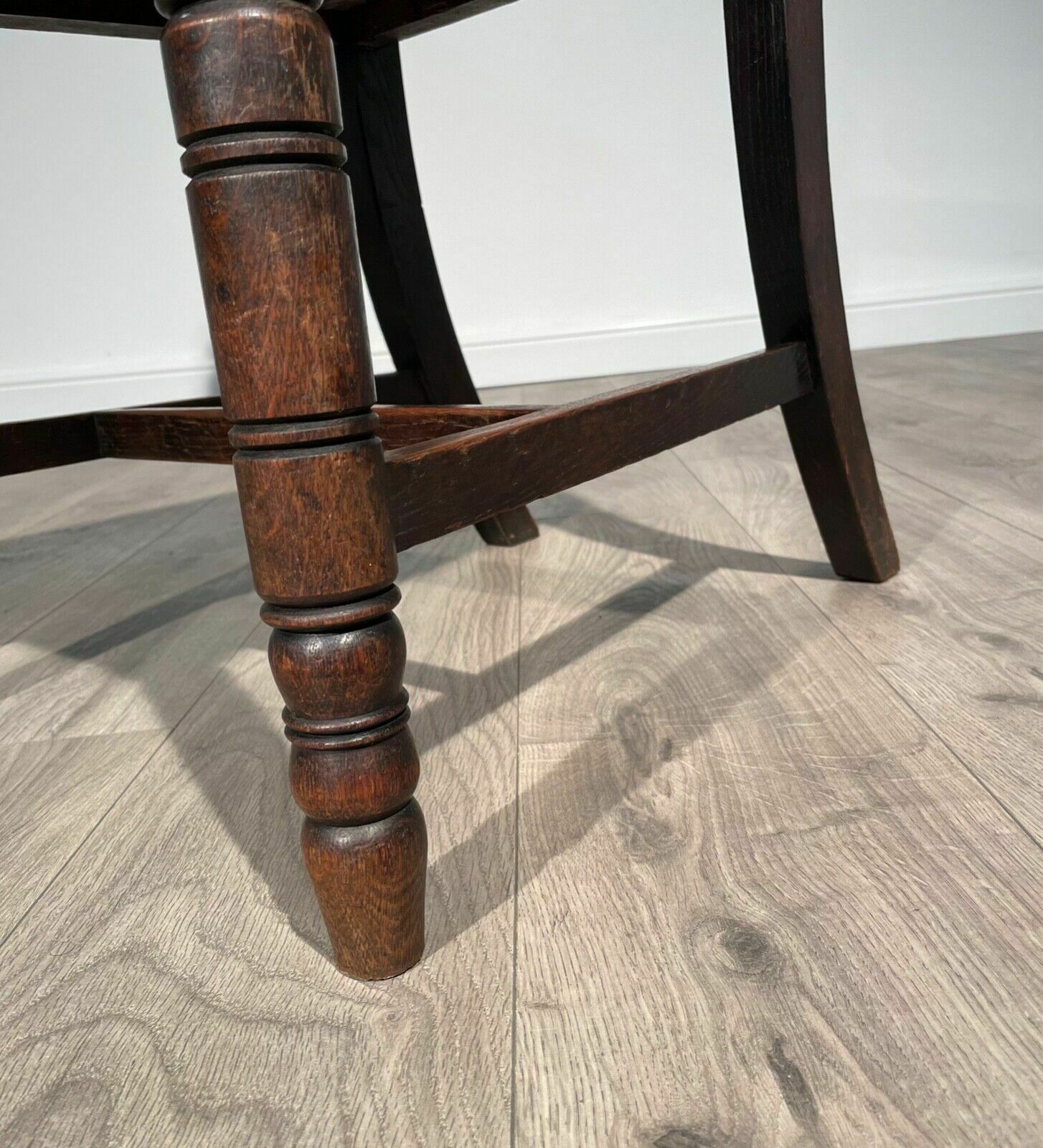 20th Century Pair Of Carved Bedroom Chairs / Hall Chairs In Oak photo buy