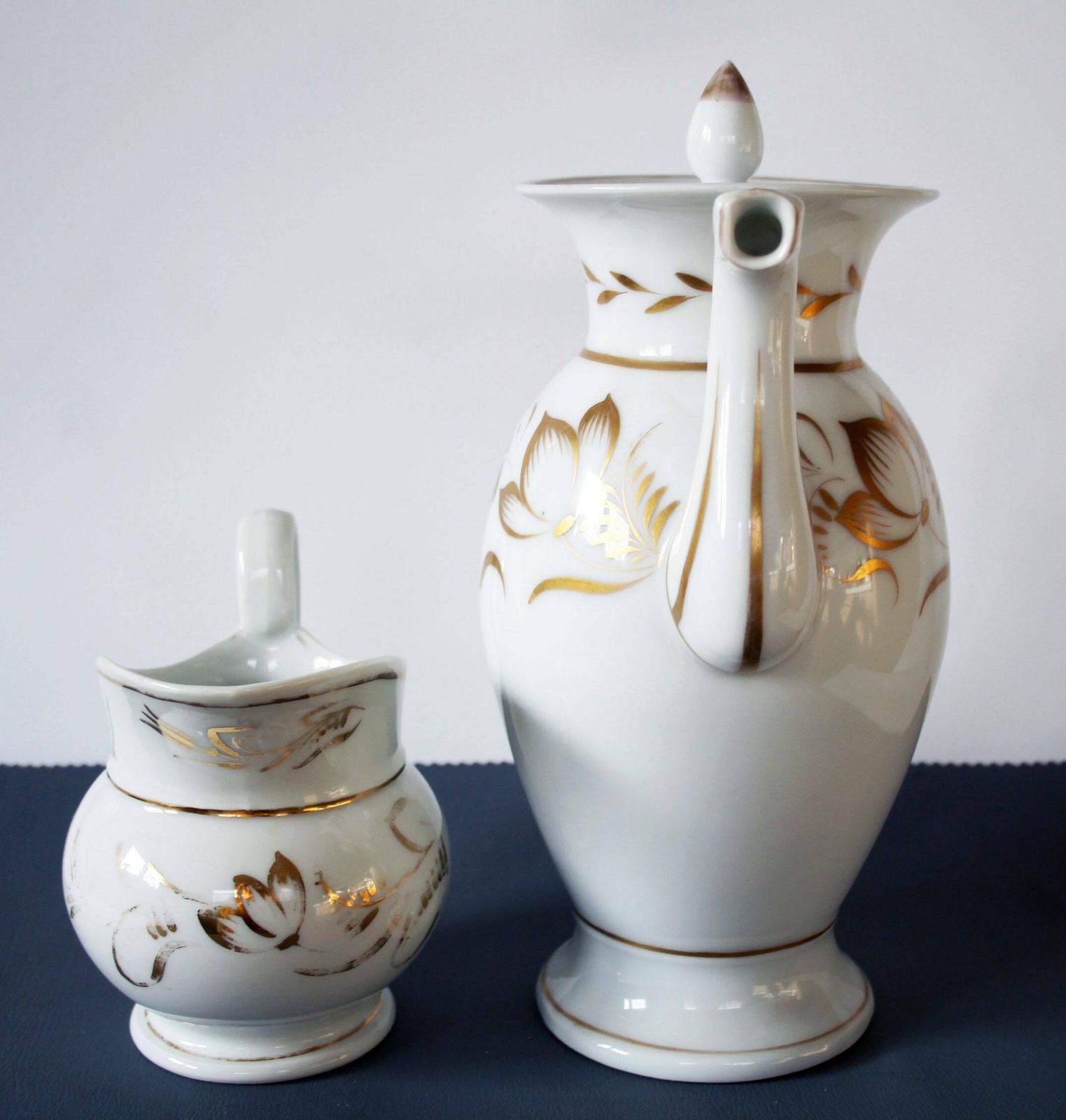 photo furniture Antique Vieux Paris Porcelain Empire Regency Tea Or Coffee Service Set, Handpainted, Gold Decor, Neoclassical 19th Century, 17 Pieces
