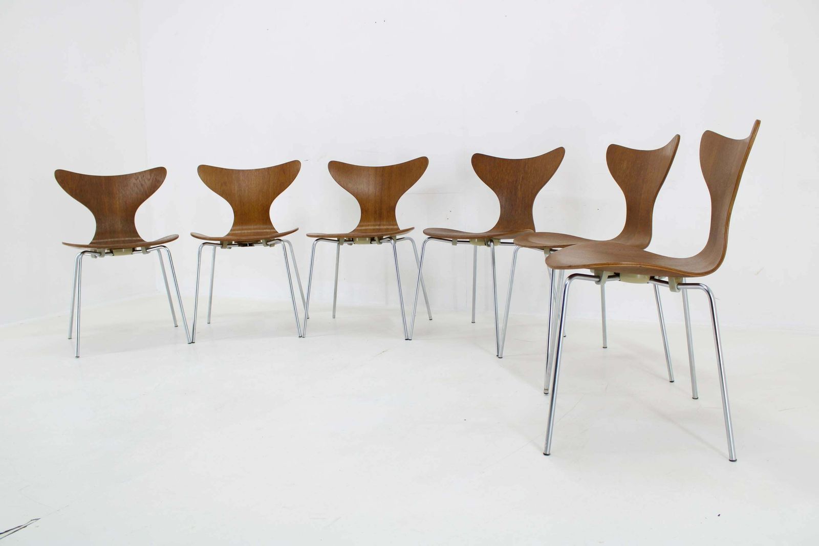1970s Arne Jacobsen Set Of Six Lily Chairs In Oak By Fritz Hansen, Denmark photo for sale