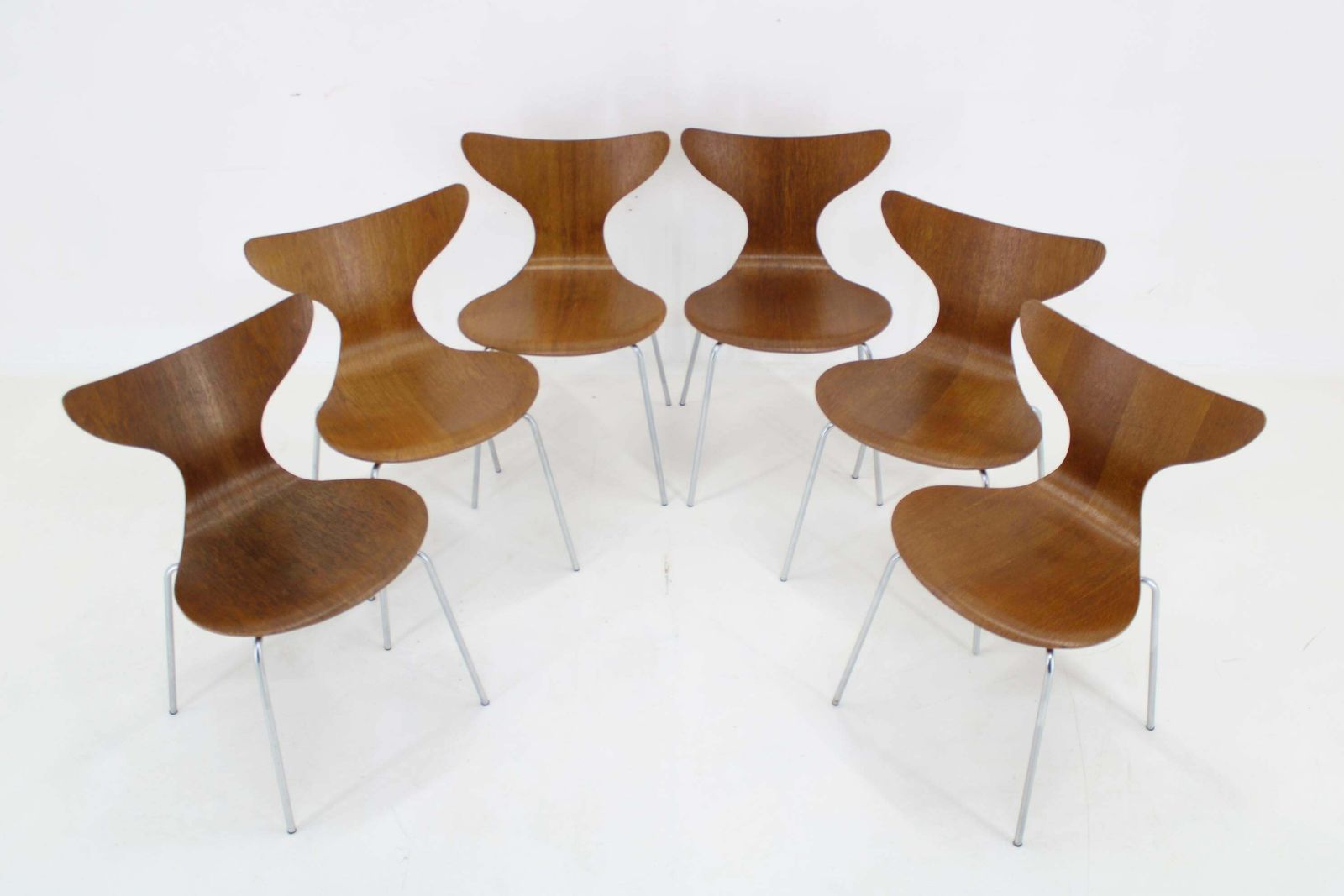 1970s Arne Jacobsen Set Of Six Lily Chairs In Oak By Fritz Hansen, Denmark photo Furniture