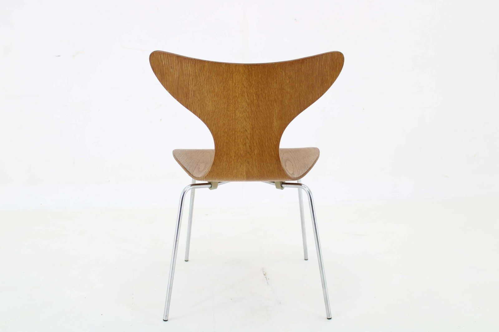 4085.0 1970s Arne Jacobsen Set Of Six Lily Chairs In Oak By Fritz Hansen, Denmark photo