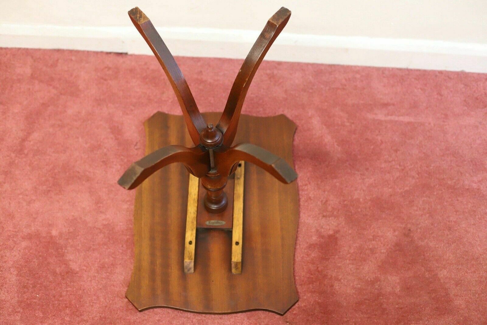 photo vintage Bevan Funnell Reprodux Lovely Mahogany Tilt Top Occasional Table