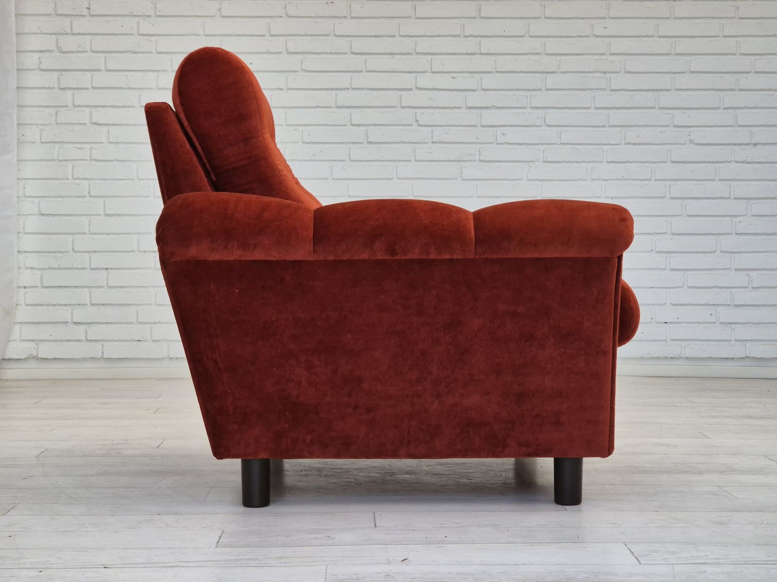 Meubels Jaren 1980, Deense Set Van 2 Relaxfauteuils In Zeer Goede Staat, Bruin/Rood Meubelvelours. photo