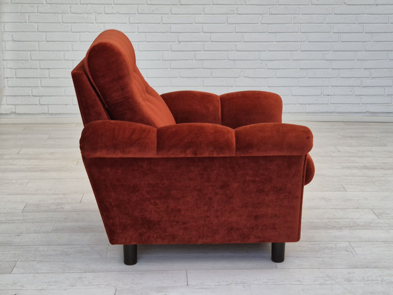 photo buy Jaren 1980, Deense Set Van 2 Relaxfauteuils In Zeer Goede Staat, Bruin/Rood Meubelvelours.