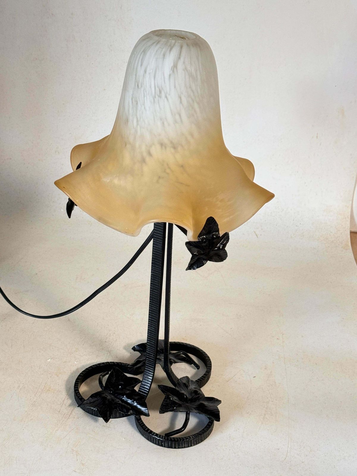 photo vinterior French Art Deco Table Lamp Hammered Iron France 20th Daum Style Pâte De Verre