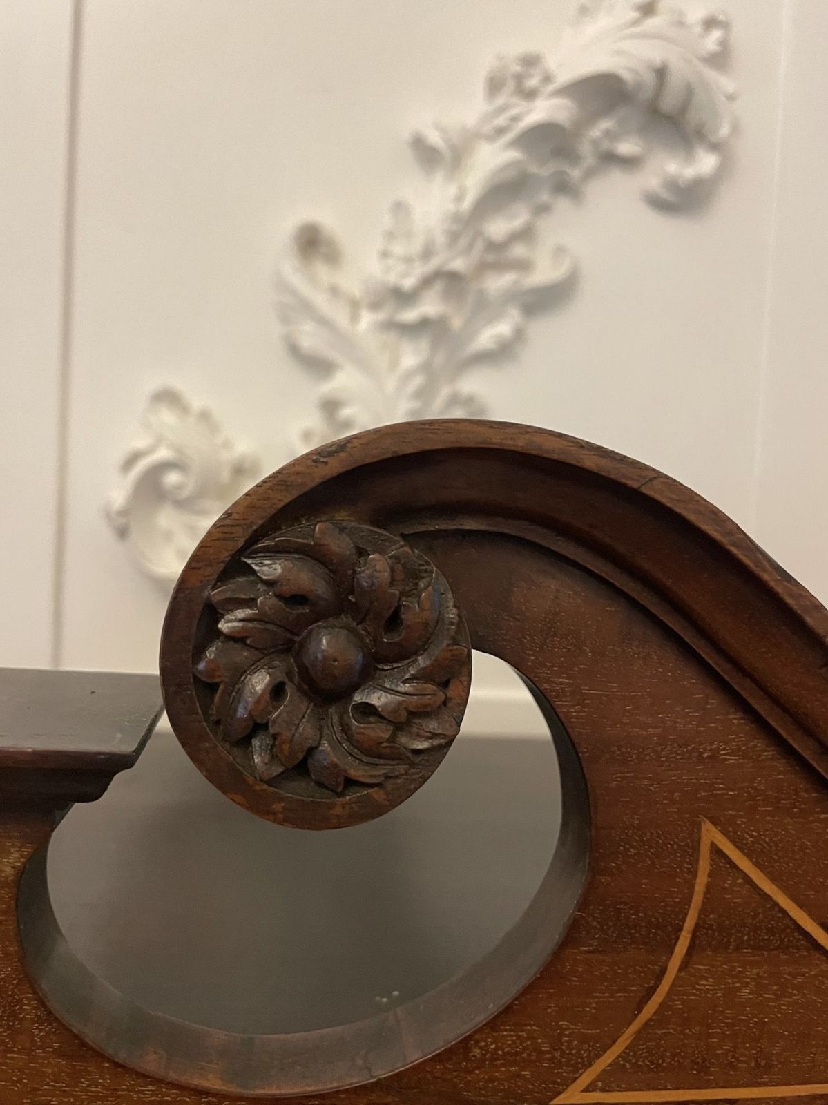 photo vinterior Outstanding Quality Antique 19th Century Mahogany Inlaid Display Cabinet