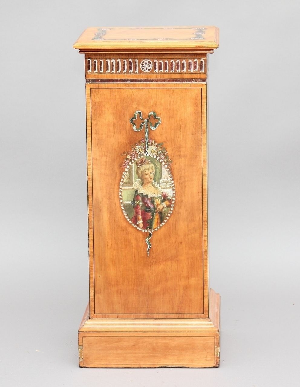 Satinwood Pedestal photo vinterior