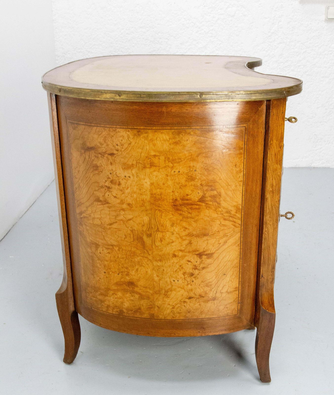 French Elm Burl Brass & Coated Fabric Desk Kidney Shape Louis XV Style C. 1960 photo 2117.0