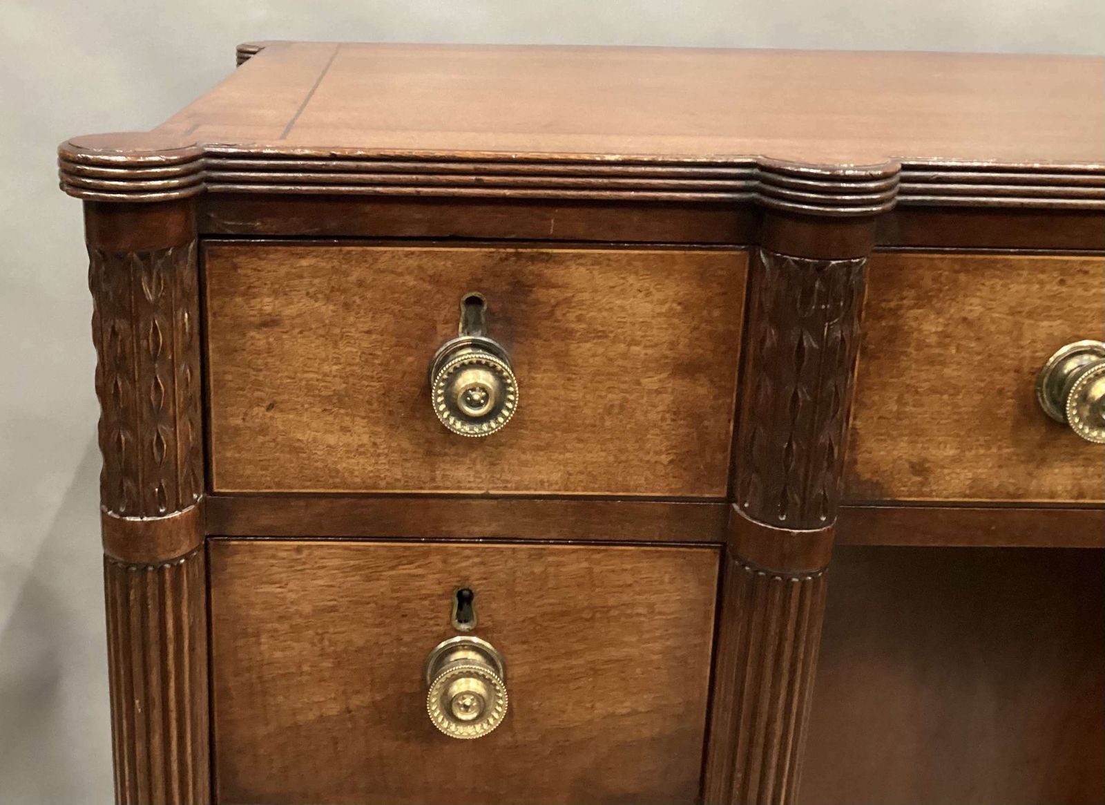 photo furniture A Handsome Regency Mahogany Dressing Table / Desk