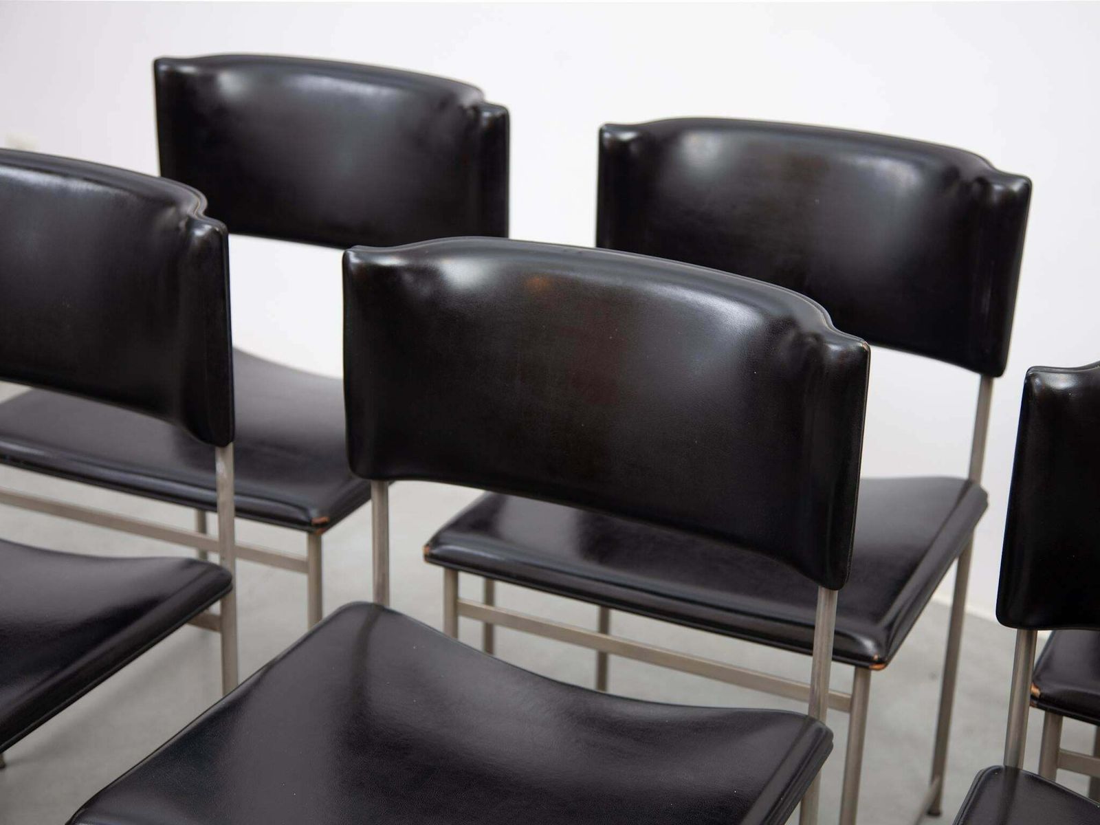 photo vinterior Cees Braakman For Pastoe Set Of Six Sm08 Dining Chairs In Black Leather.