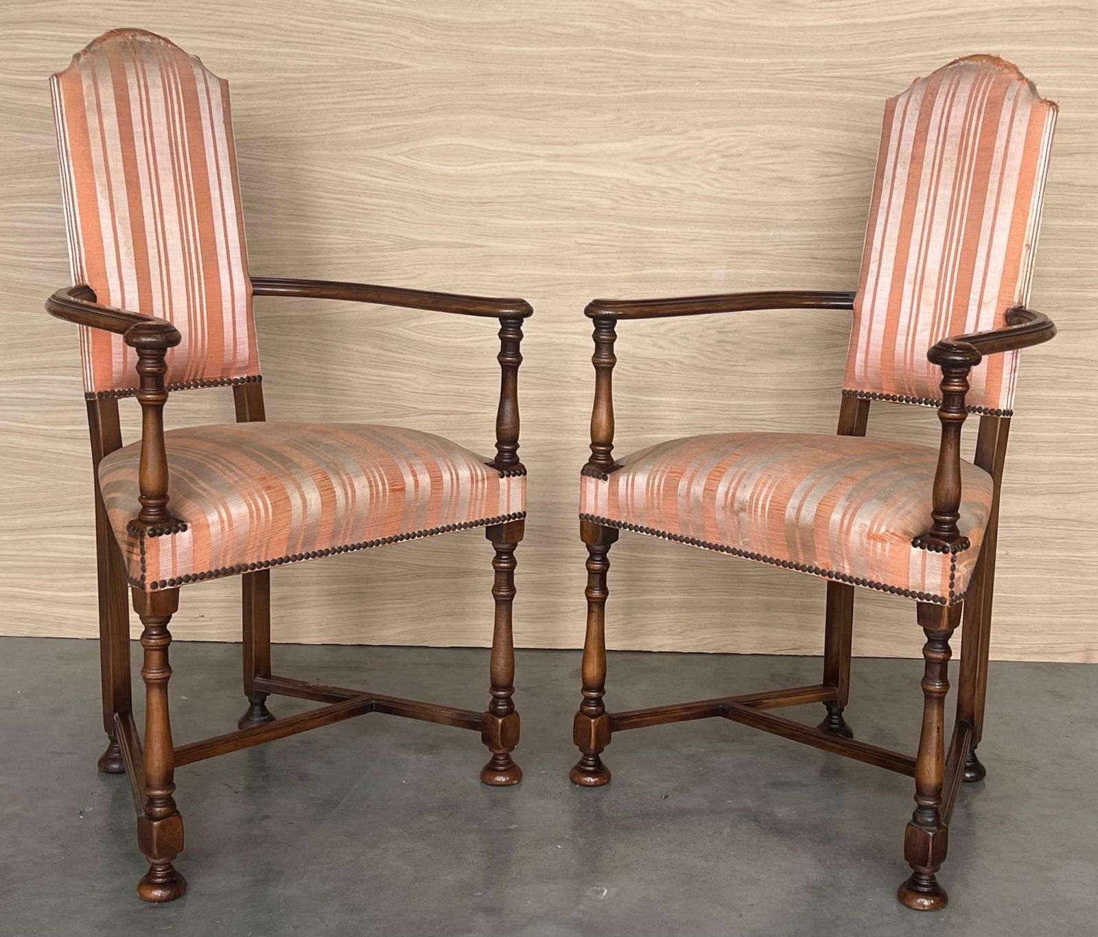 Paire de fauteuils espagnols à dossier haut, par Valenti photo for sale