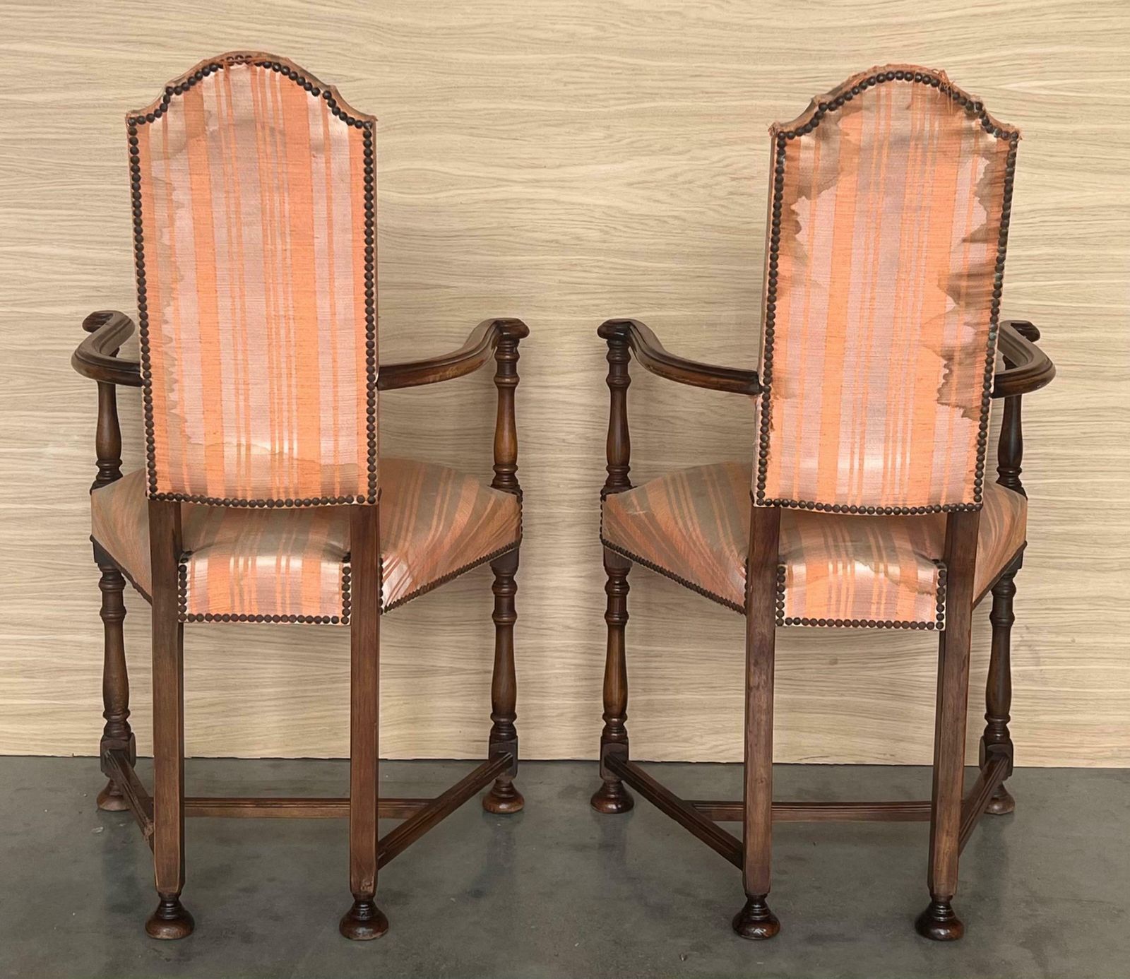Paire de fauteuils espagnols à dossier haut, par Valenti photo vintage