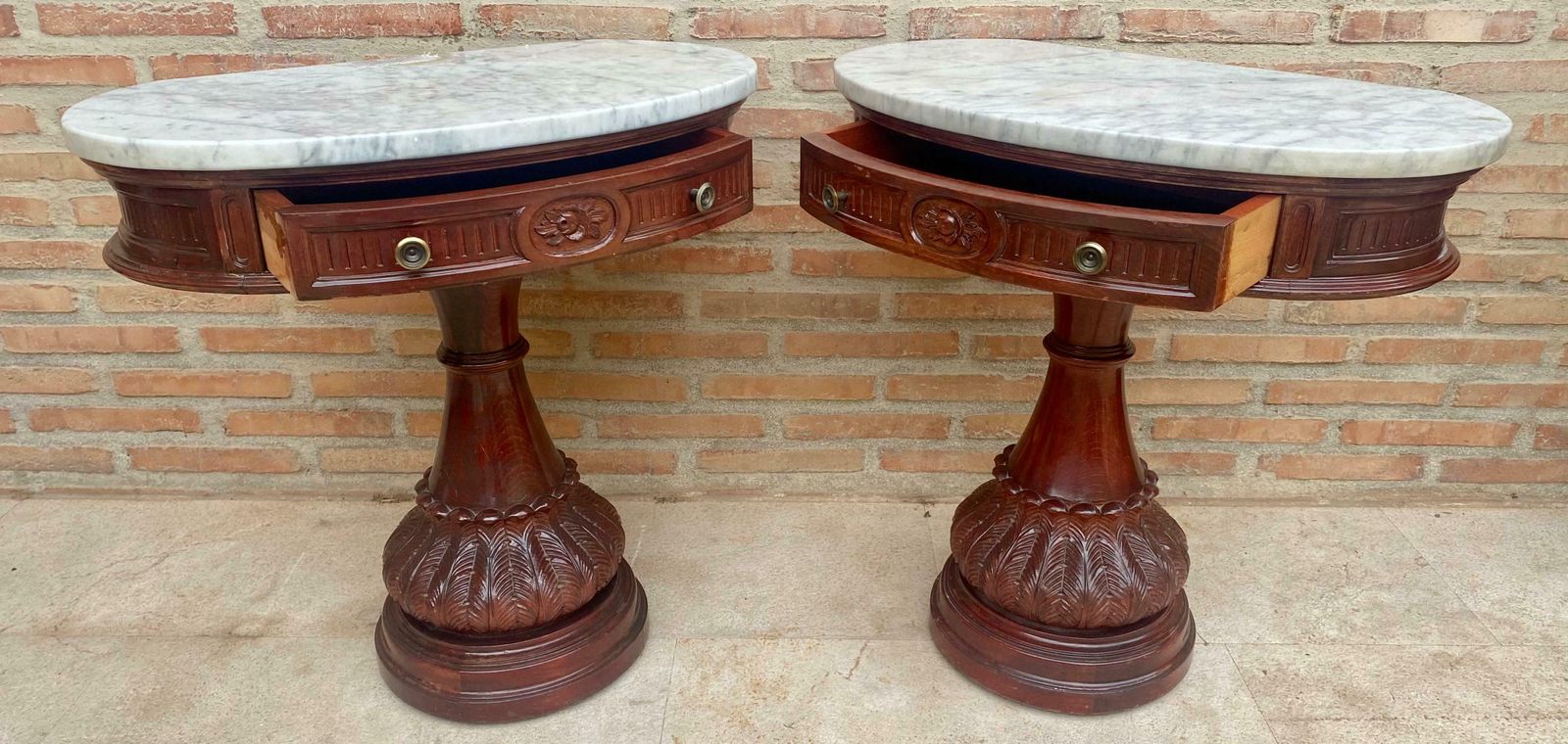 Tables de chevet demi-lune en bois sculpté, plateau en marbre, 1940, lot de 2 photo 2297.0