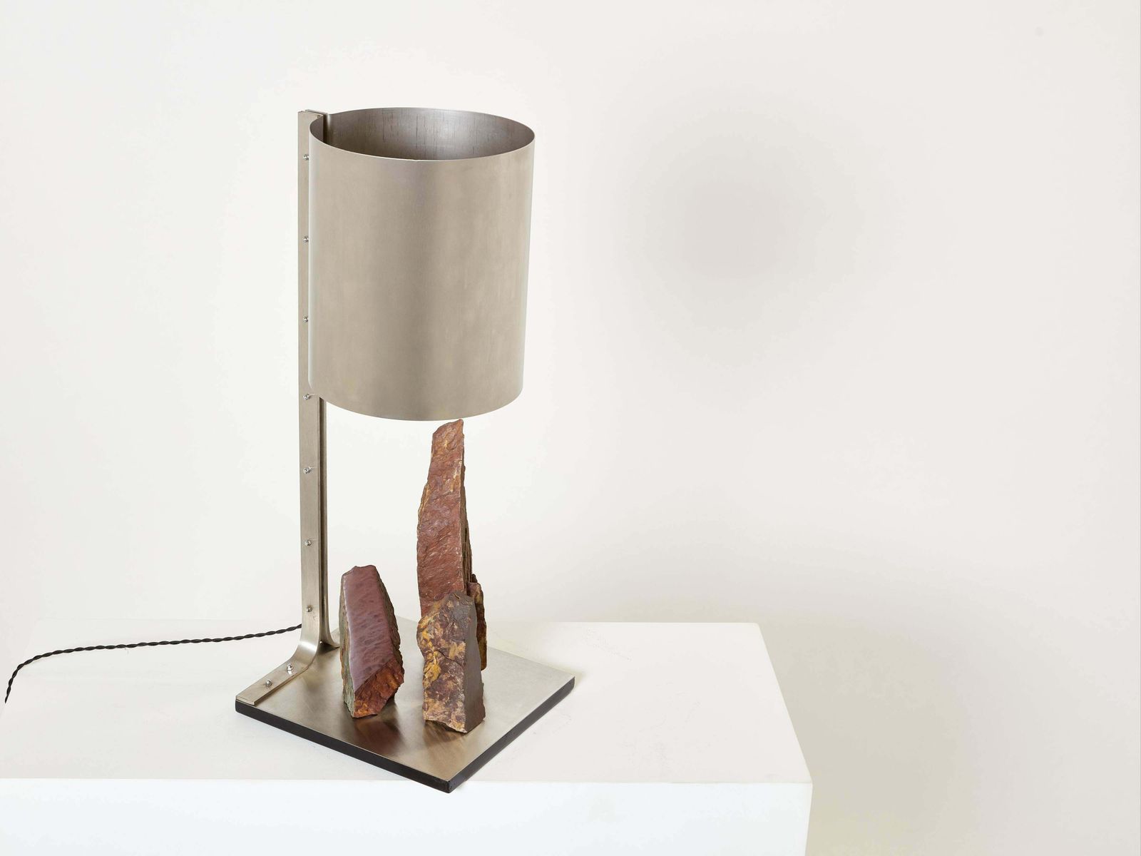 Lampe de table Phillipe Jean Brutalist en acier et shale rouge, années 1970 photo 18898.0