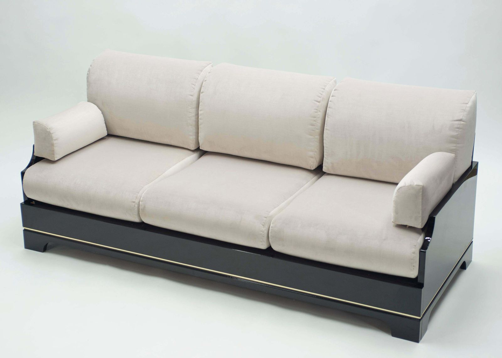 Canapé mid-century modern italien laqué et laiton, par Romeo Rega, années 1970 photo for sale
