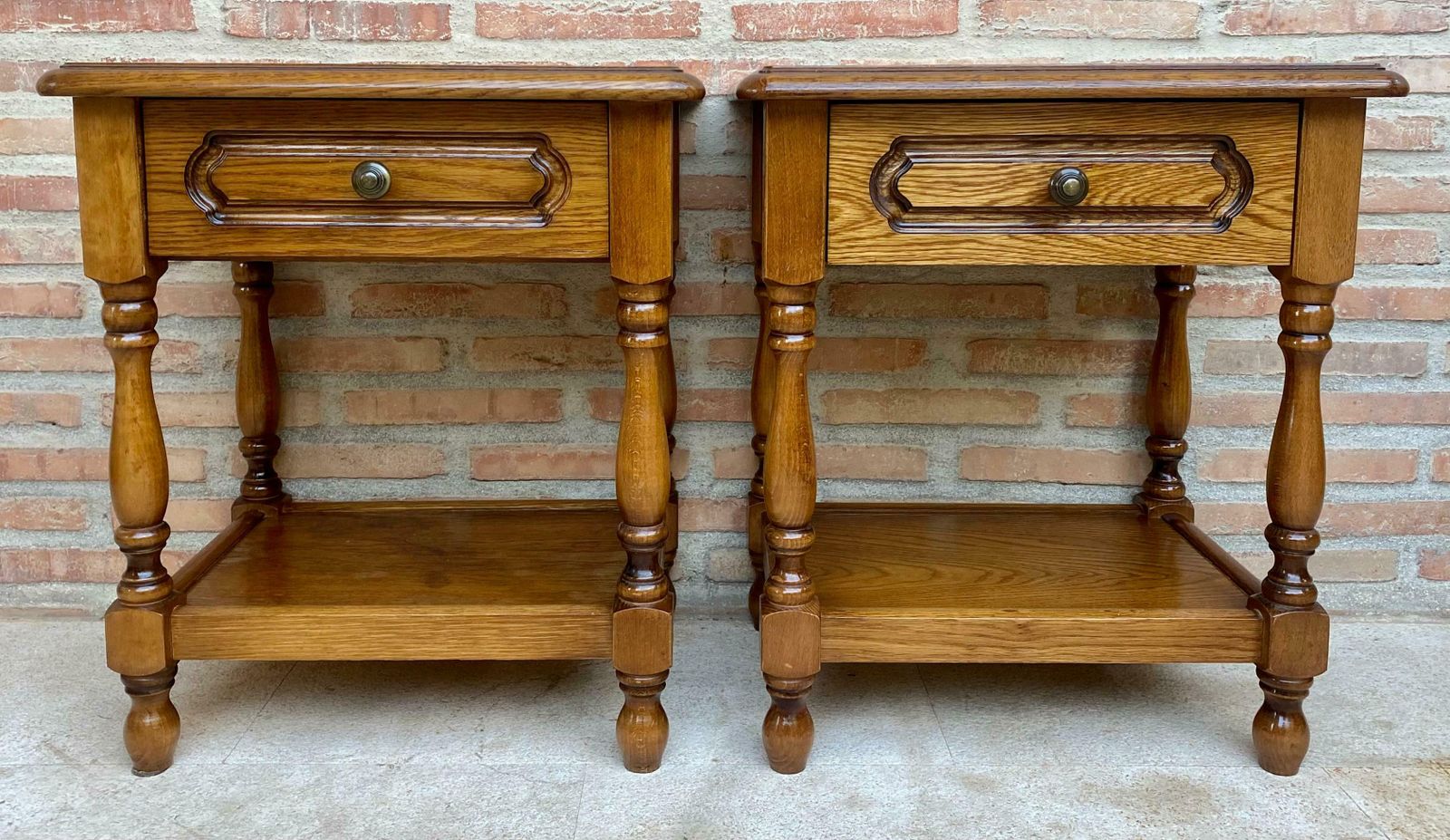 Tables de chevet espagnoles du XXe siècle, un tiroir, ferrures en fer et une niche ouverte photo furniture