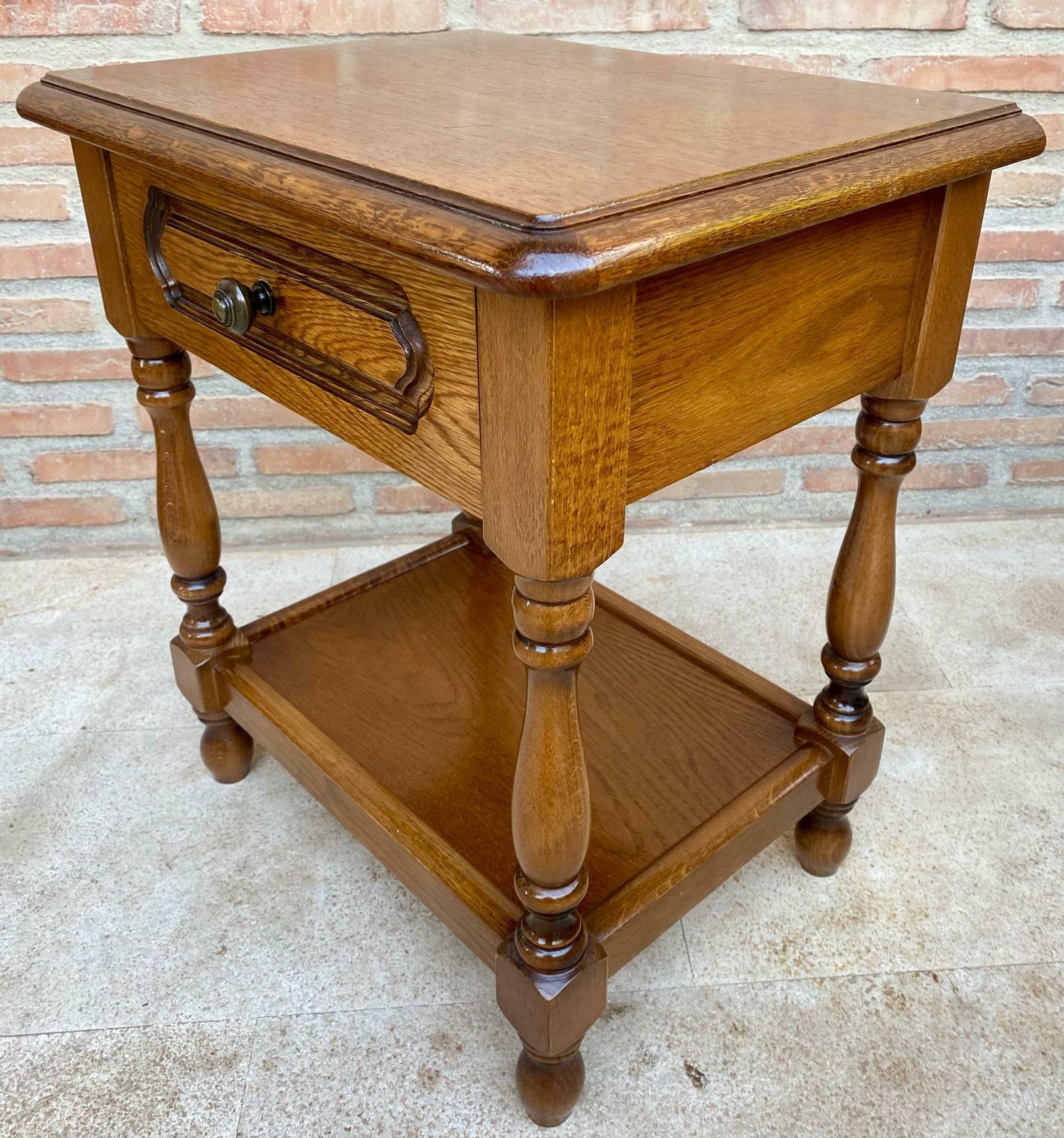 photo for sale Tables de chevet espagnoles du XXe siècle, un tiroir, ferrures en fer et une niche ouverte